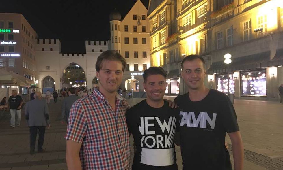 Bobu (stânga) și Bentu (dreapta), în Germania, alături de Radu Putere, business line manager la Vitalaire. FOTO Facebook