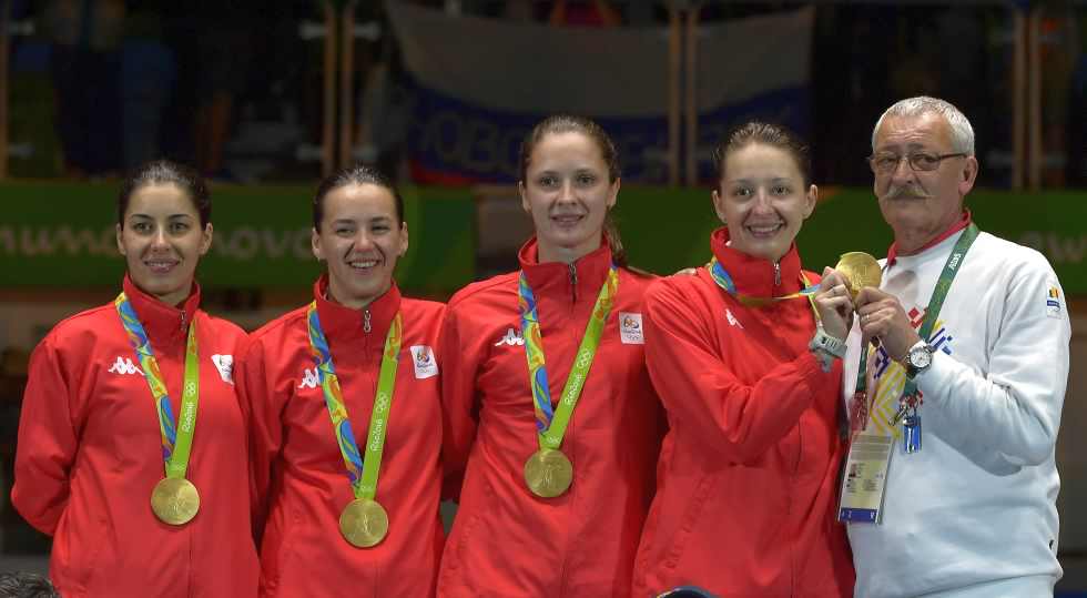 Dinu-Pop-Popescu-Gherman-cu-medaliile-pe-podium-cu-Podeanu