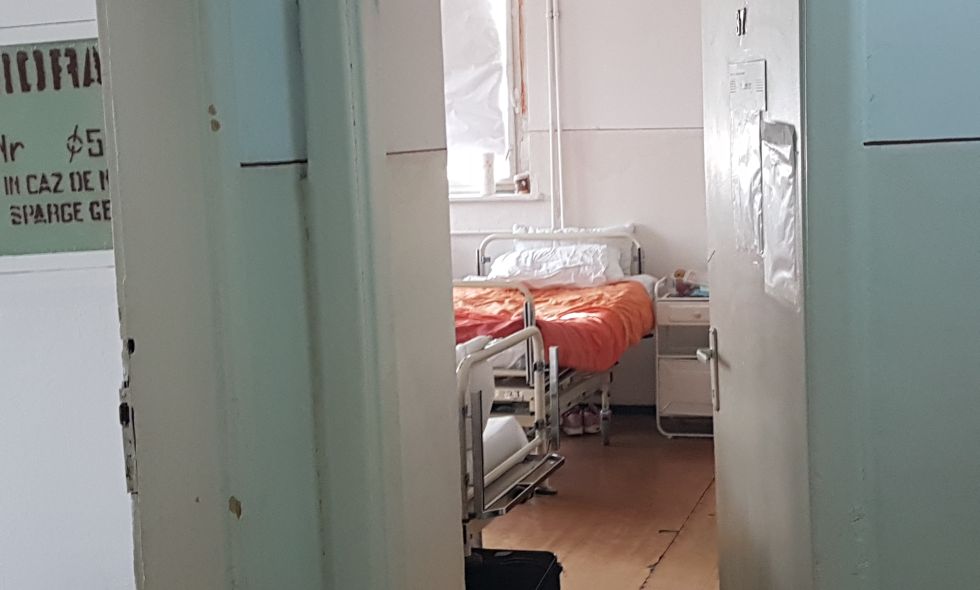 Intrarea într-un salon din sediul spitalului Nasta - Șerban Vodă