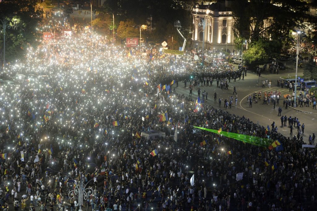 In jur de 40.000 de oameni au fost prezenți în Piața Victoriei pe 10 august, la „Protestul Diasporei”. Foto: Hepta 