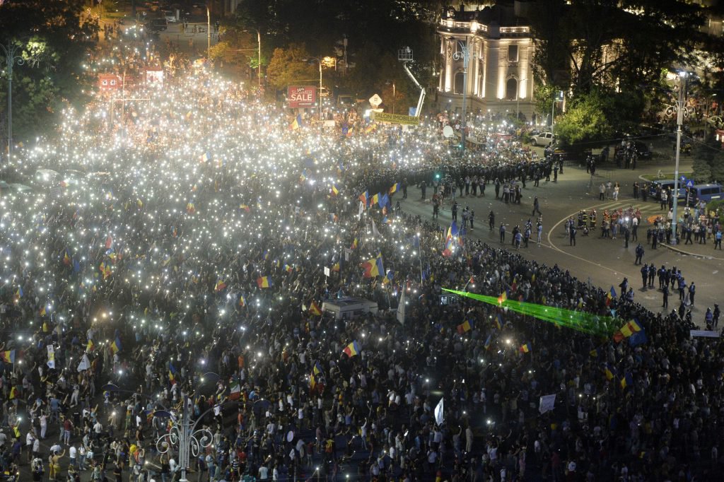 In jur de 40.000 de oameni au fost prezenți în Piața Victoriei pe 10 august, la „Protestul Diasporei”. Foto: Hepta 