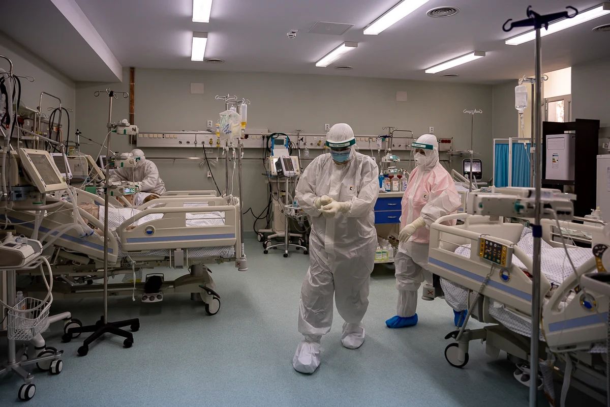 Pacienți la ATI, Spitalul de Pnaumoftiziologie Marius Nasta (foto: Eli Driu)