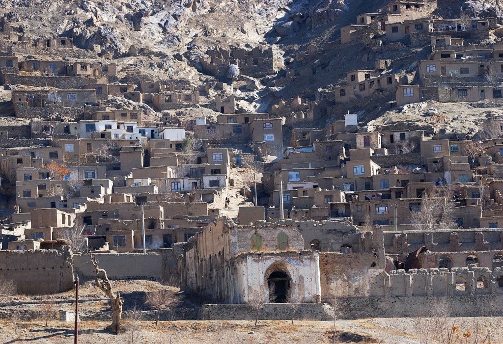 Ianuarie 2002: unul dintre cartierele tradiționale din Kabul, la o lună după ce talibanii au pierdut puterea. Foto: Cristi Preda