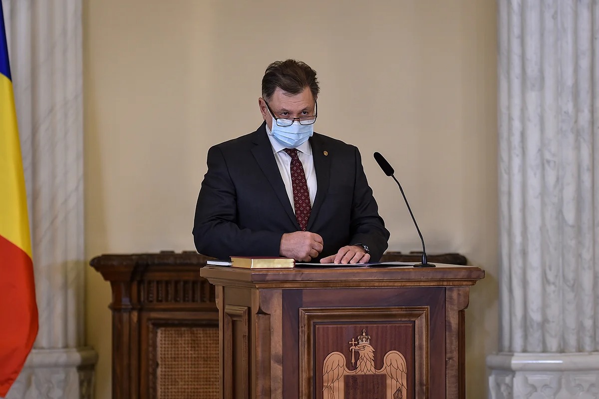 Alexandru Rafila, ministrul sănătătți, depune jurământul de învestitură în funcție, într-o ceremonie desfășurată la Palatul Cotroceni | Foto: Agerpres