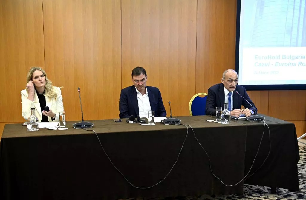 De la stânga, Tanja Blatnik, directorul general al Euroins România, Kiril Boshov, șeful Euroins și Assen Hristov, președintele Eurohold, în timpul conferinței de presă de la București, din 20 martie 2023. Nu au primit Libertatea la conferință. Foto: Alex Tudor / Agerpres