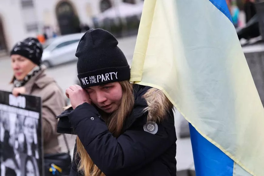 Un grup de ucraineni protestează față de agresiunea Rusiei. Foto: Hepta