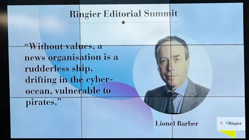 Invitat la Ringier Editorial Summit a fost și Lionel Barber, redactor-șef adjunct vreme de 15 ani la Financial Times. A fost unul dintre cei mai aplaudați, pentru că a insistat pe principiile jurnalismului: „Fără valori, o organizație de știri este o navă fără cârmă, plutind în derivă într-un ocean cibernetic și vulnerabilă în fața piraților”